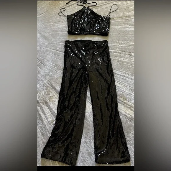 NWOT House of Harlow 1960 Halter Neck Crop Top Pants Set Black Sequin S - Picture 1 of 6